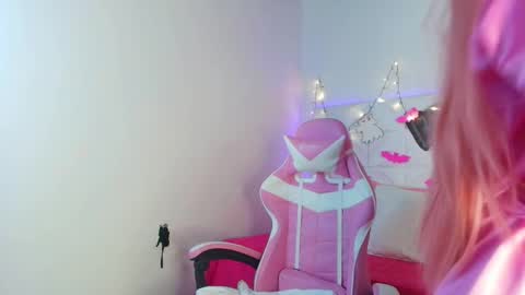 Abril  online show from 10.21.25