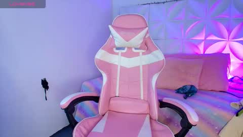 Abril  online show from 11.08.25