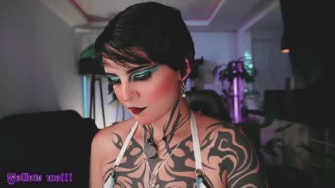 Snapshot of abril__colen chatting on 05.15.26 April online show from 05.15.26