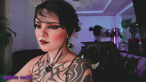 Snapshot of abril__colen chatting on 05.26.26 April online show from 05.26.26