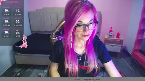 abril_ch_ online show from 10.22.25