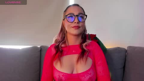 Abril online show from 12.14.24
