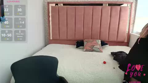 Abril Fox online show from 03.23.26