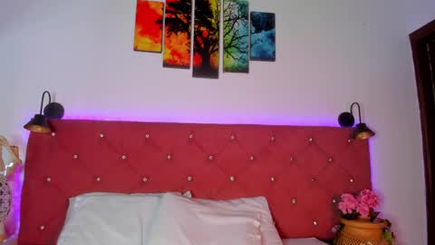 Snapshot of abril_gomez_11 chatting on 10.04.25 abril_gomez_11 online show from 10.04.25