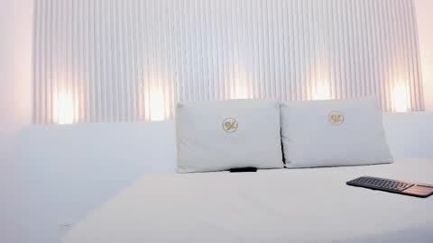 abril  online show from 11.19.25