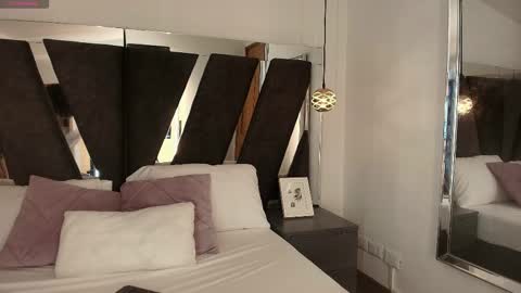  Abril  online show from 10.10.25