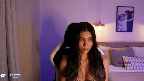 Snapshot of abril_w18 chatting on 04.19.26 My name is Alexa. Please say hello I like to chat with you. If you have requests please use tip online show from 04.19.26
