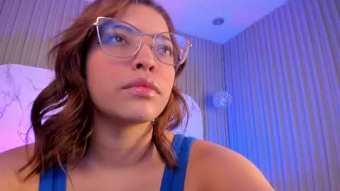 Snapshot of abrilbloom_ chatting on 06.19.26 abril online show from 06.19.26