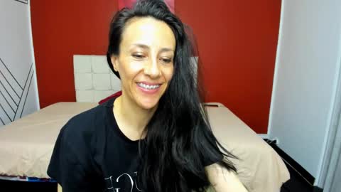 Snapshot of abrillee1 chatting on 12.29.24 ABRIL online show from 12.29.24