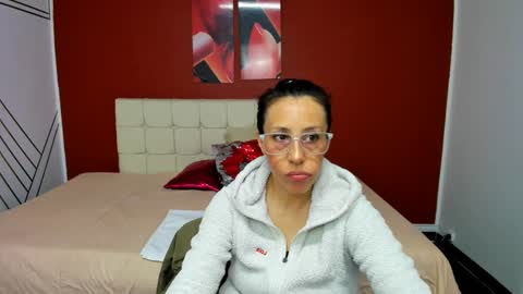 Snapshot of abrillee1 chatting on 01.29.25 ABRIL online show from 01.29.25