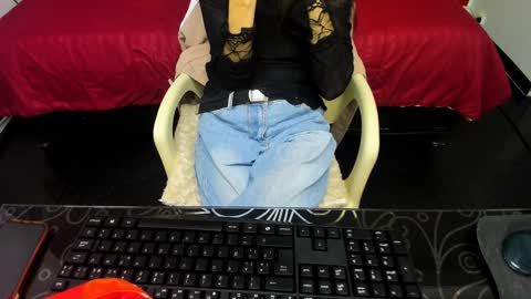 Snapshot of abrillee1 chatting on 02.01.25 ABRIL online show from 02.01.25