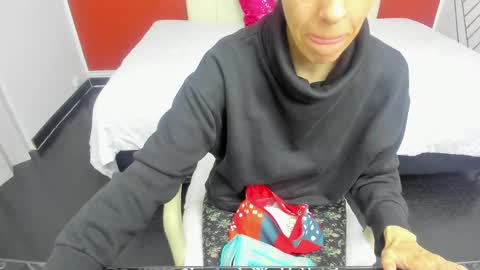 Snapshot of abrillee1 chatting on 02.28.25 ABRIL online show from 02.28.25