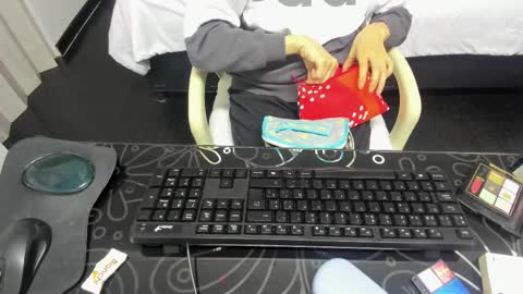 Snapshot of abrillee1 chatting on 03.01.25 ABRIL online show from 03.01.25