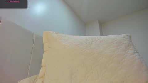 AbrilSonne online show from 02.28.25