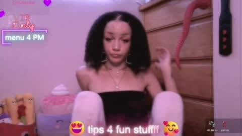Snapshot of abruisedpeach chatting on 06.25.26 Peach online show from 06.25.26