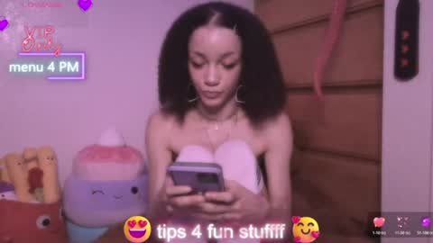 Snapshot of abruisedpeach chatting on 06.25.26 Peach online show from 06.25.26