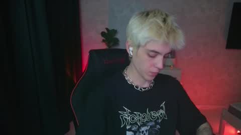 Snapshot of abslut chatting on 10.05.25 Nick online show from 10.05.25