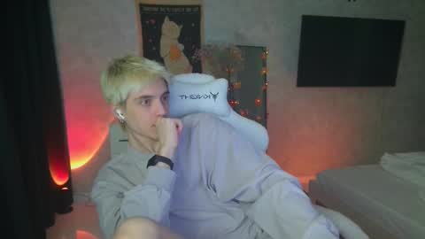 Snapshot of abslut chatting on 10.17.25 Nick online show from 10.17.25