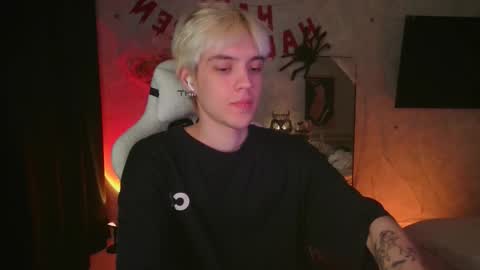 Snapshot of abslut chatting on 10.29.25 Nick online show from 10.29.25