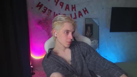 Snapshot of abslut chatting on 11.03.25 Nick online show from 11.03.25