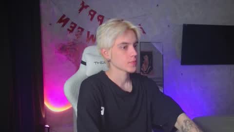 Snapshot of abslut chatting on 11.05.25 Nick online show from 11.05.25