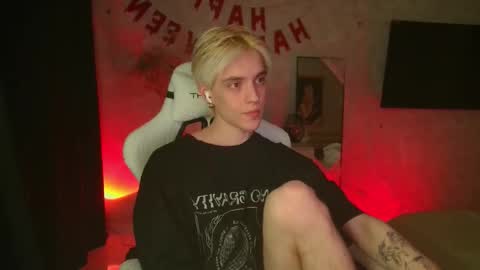 Snapshot of abslut chatting on 11.09.25 Nick online show from 11.09.25