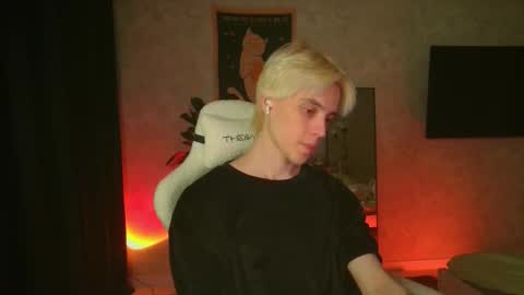 Snapshot of abslut chatting on 11.10.25 Nick online show from 11.10.25