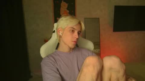 Snapshot of abslut chatting on 11.15.25 Nick online show from 11.15.25