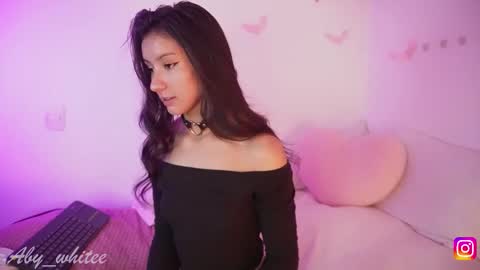 Snapshot of aby_whitee chatting on 11.06.25 Aby online show from 11.06.25