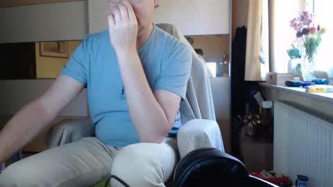 Snapshot of ach471 chatting on 10.18.25 ach471 online show from 10.18.25