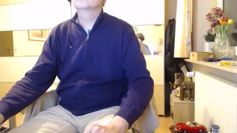 Snapshot of ach471 chatting on 10.18.25 ach471 online show from 10.18.25