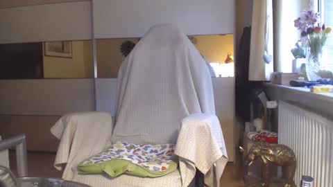 Snapshot of ach471 chatting on 10.25.25 ach471 online show from 10.25.25