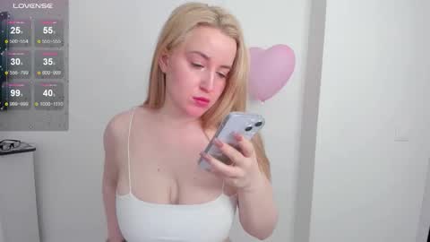 Snapshot of acid_juice chatting on 02.15.26 Anna FANSLY yesacid online show from 02.15.26