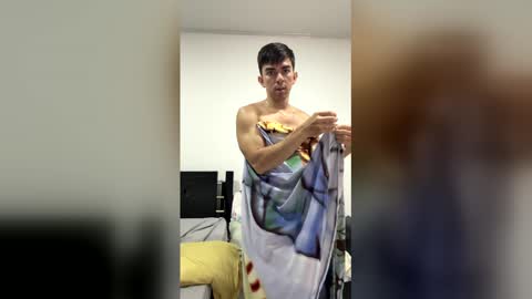 centric independent model   online show from 12.22.25