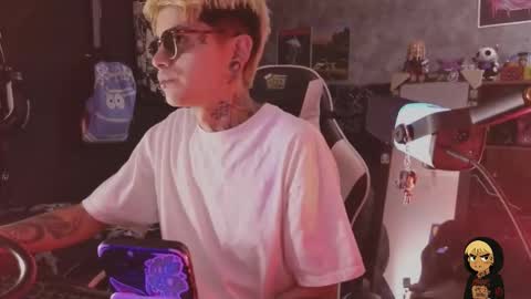 Snapshot of acidmilo chatting on 02.12.26 Acid Milo online show from 02.12.26