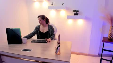 Snapshot of ada_mclaine2 chatting on 09.21.25 Ada online show from 09.21.25