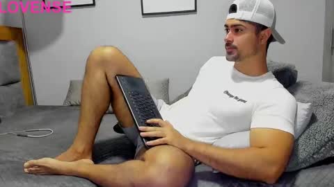 Snapshot of adam_clarke chatting on 10.07.25 adam clarke online show from 10.07.25