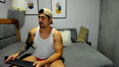 Snapshot of adam_clarke chatting on 11.04.25 adam clarke online show from 11.04.25