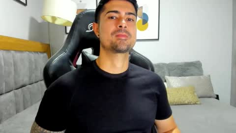 Snapshot of adam_clarke chatting on 11.05.25 adam clarke online show from 11.05.25