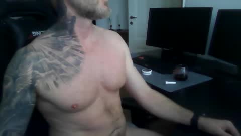 Snapshot of adam_sweden85 chatting on 10.16.25 Adam online show from 10.16.25