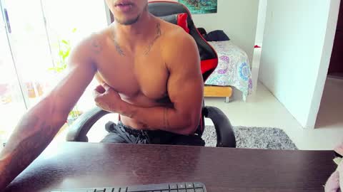 Snapshot of adam_valencia chatting on 09.29.25 Adam Valencia online show from 09.29.25