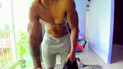 Snapshot of adam_valencia chatting on 10.04.25 Adam Valencia online show from 10.04.25