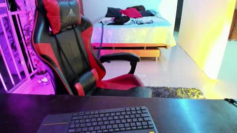 Snapshot of adam_valencia chatting on 10.14.25 Adam Valencia online show from 10.14.25