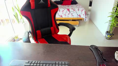 Snapshot of adam_valencia chatting on 10.21.25 Adam Valencia online show from 10.21.25