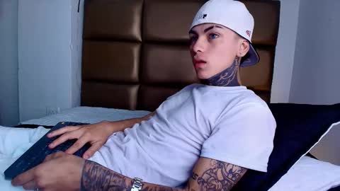 AdamsWalkerr  online show from 02.13.26