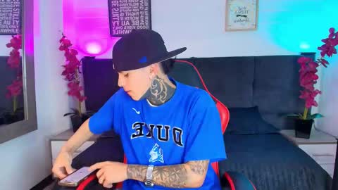 AdamsWalkerr  online show from 02.25.26