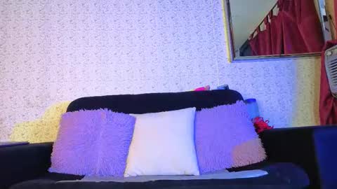 Brittany red hair and Caroline black hair online show from 09.21.25