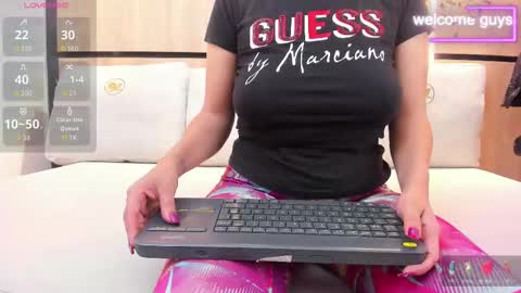 adela chase online show from 10.07.25