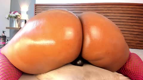 Snapshot of adelehottman chatting on 09.26.25 Adele online show from 09.26.25