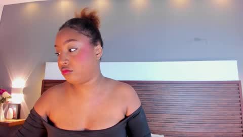 Snapshot of adelehottman chatting on 11.01.25 Adele online show from 11.01.25